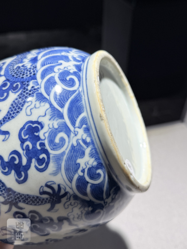 清中期 青花海水江崖云龙纹长颈瓶 - 图15